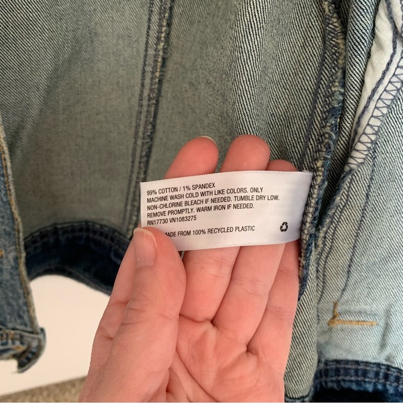 Universal Thread Distressed Jean Jacket - Picture 6 of 7